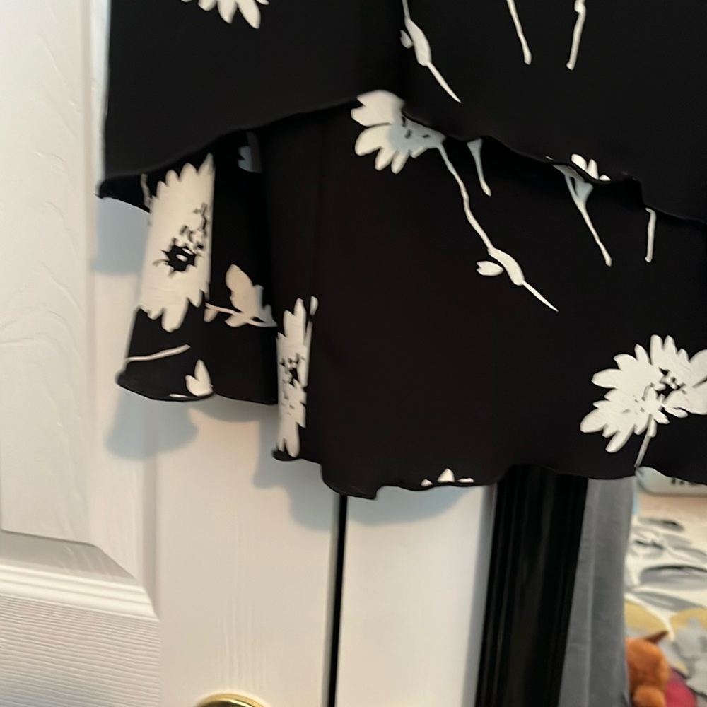 Source Unknown Asymmetrical Cream and Black Midi Skirt - Picture 5 of 8